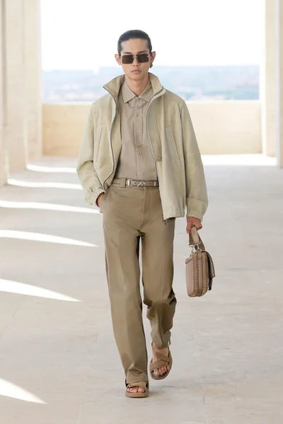 Look 28